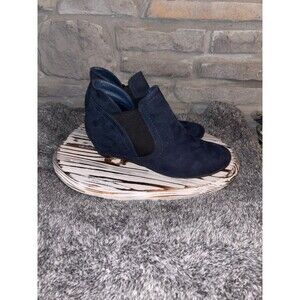 Croft & Barrow Ortholite Navy boots size 8.5
